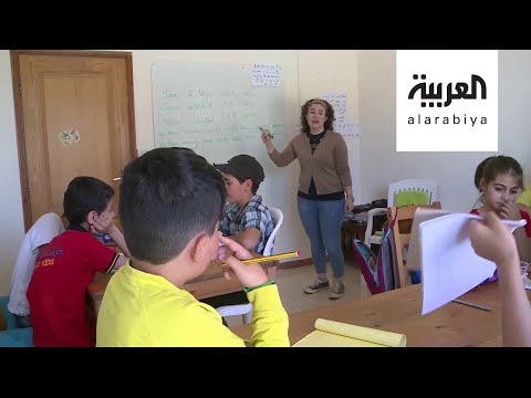 شاهد لبنانية تحول منزلها إلى مدرسة وآخرين يتطوعون